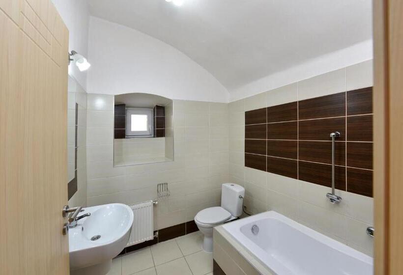 إستديو عائلى, Penzion Crystal