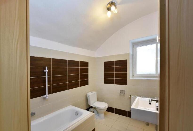 إستوديو قياسى, Penzion Crystal