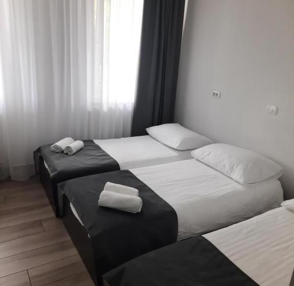 اتاق استاندارد سه نفره, Prunk