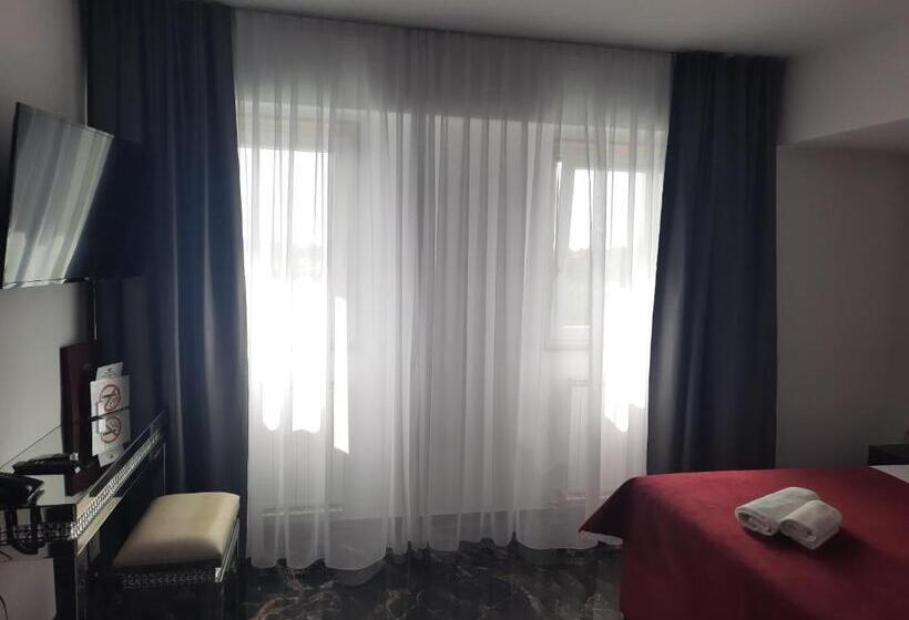 اتاق استاندارد سه نفره, Prunk