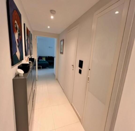 침실 2개 아파트, Arthur Properties   Montfleury