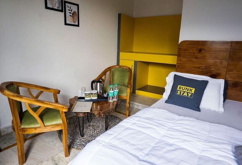 デラックスルーム, Bunk Stay Rishikesh   Hostel