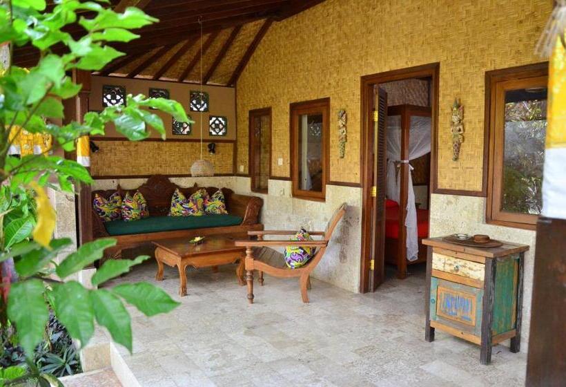 Quarto Triplo Estandar, Guci Guesthouses