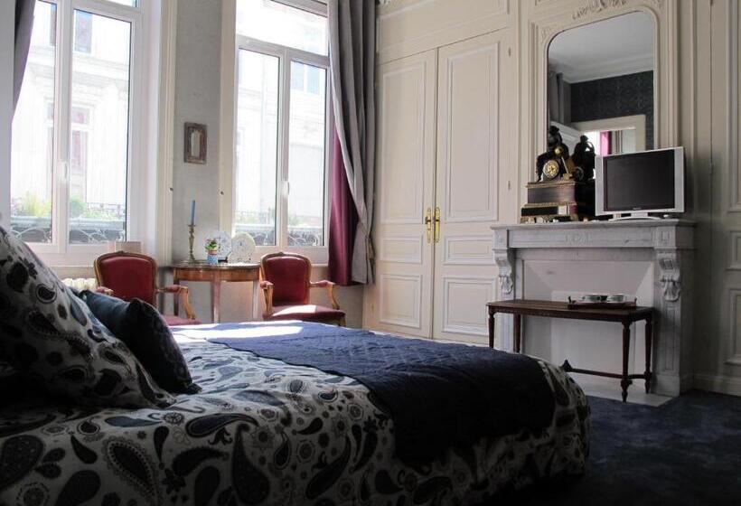 Standard room with outdoor bath, La Bourgogne En Ville