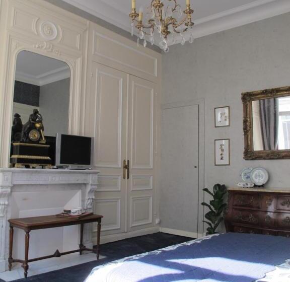 Standard room with outdoor bath, La Bourgogne En Ville