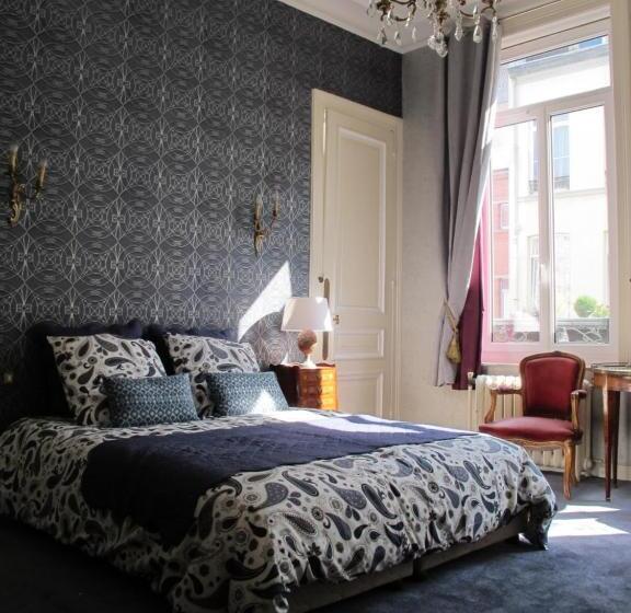 Standard room with outdoor bath, La Bourgogne En Ville