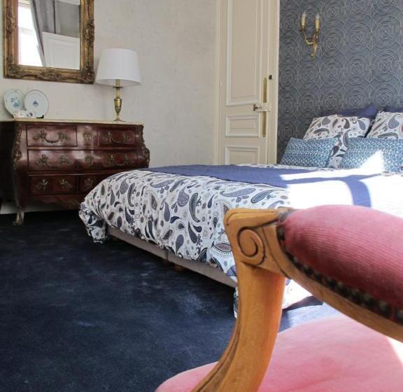 Standard room with outdoor bath, La Bourgogne En Ville