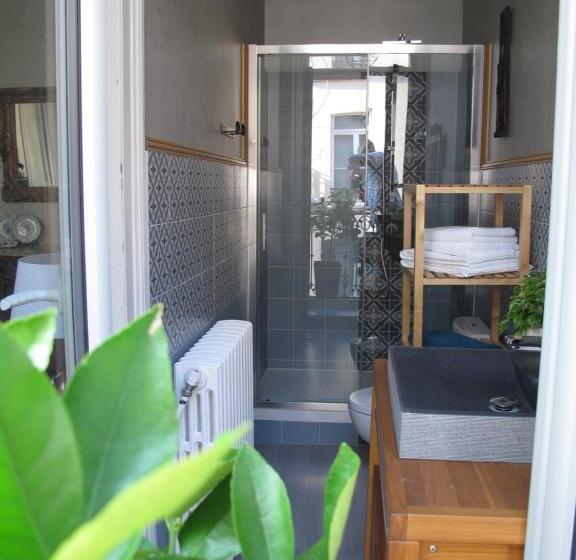 Standard room with outdoor bath, La Bourgogne En Ville