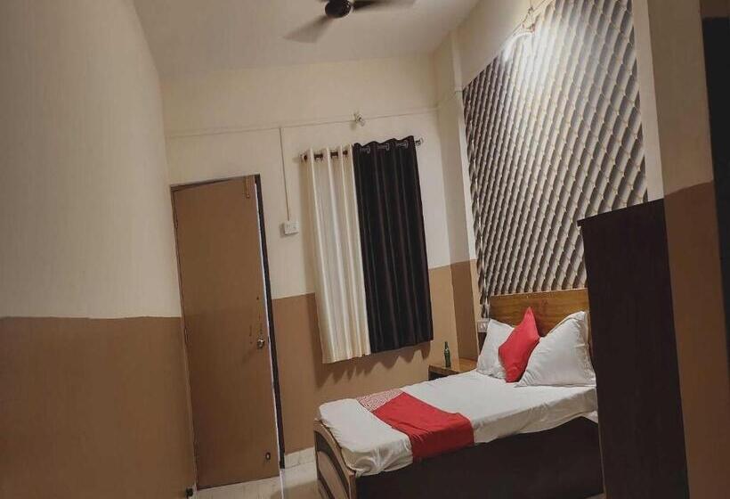 Трехместный Номер Классика, Royal Lodging