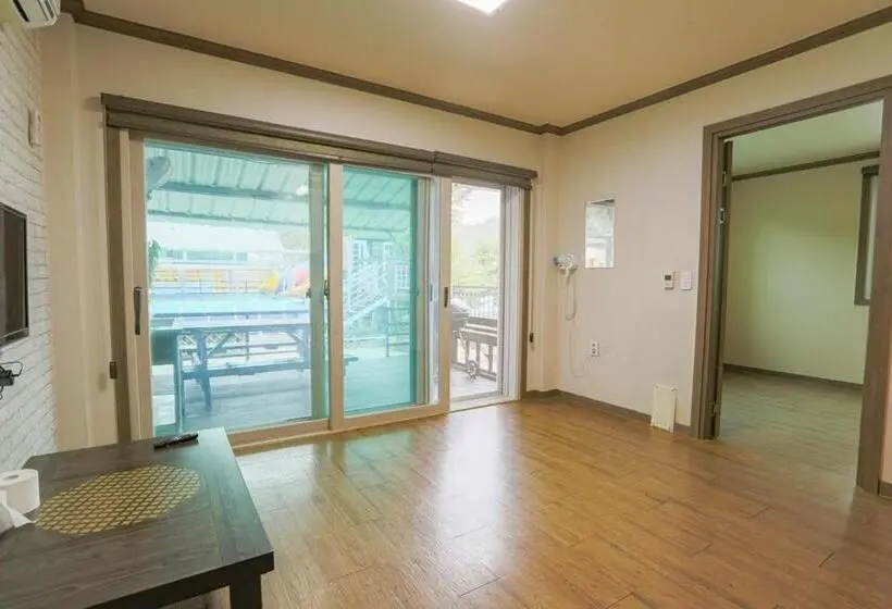 スタンダード4人部屋, Goesan Byeolbit Pension