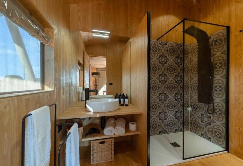 چادر با خدمات رفاهی استاندارد, Le Grancìe