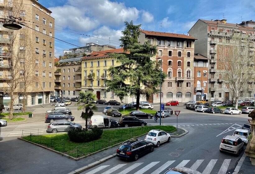 标准三人间, Carlo Goldoni