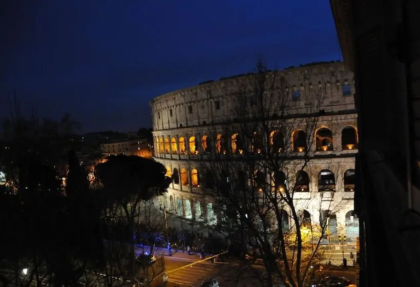 اتاق لوکس با چشم‌انداز, Colosseum Corner