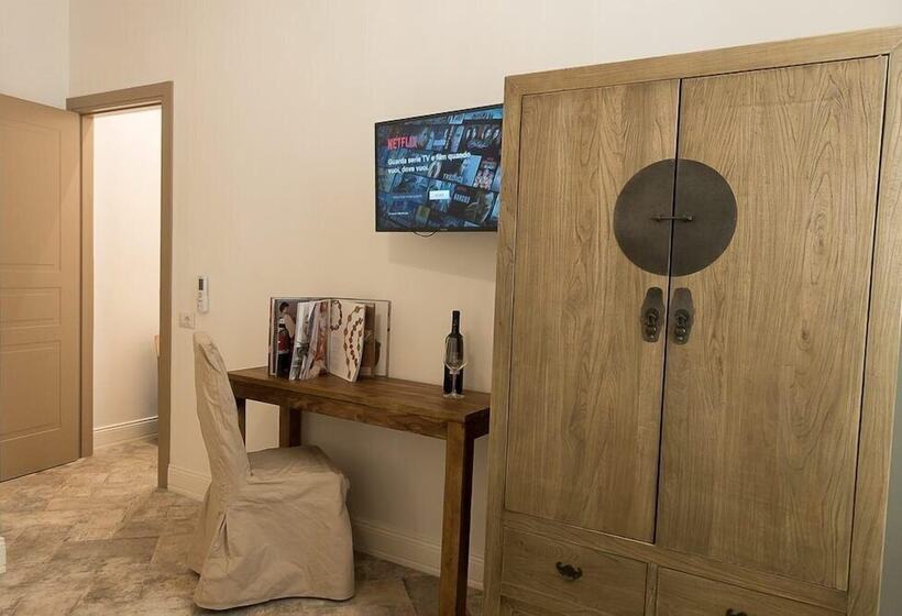 اتاق لوکس با چشمانداز شهر, La Residenza Sul Largo