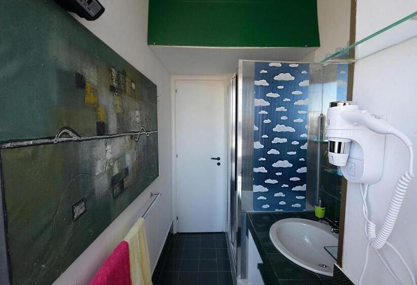 اتاق خانوادگی, L'isola Di Gaia