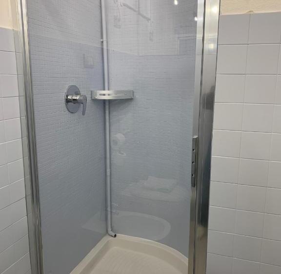 غرفة قياسية, Mama