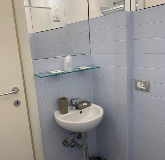 غرفة قياسية, Mama