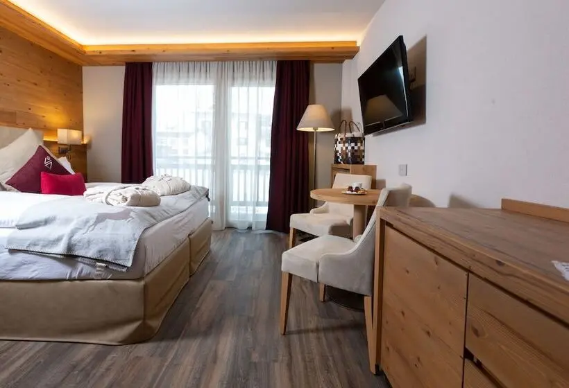 Superior Kolmen Hengen Huone, Mont Chalet Nevada Hotel & Spa
