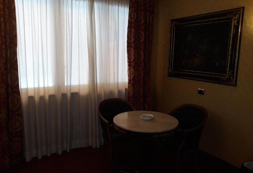 Люкс, Motel Luna