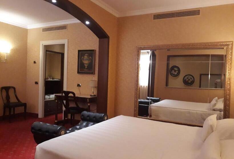 سوییت, Motel Luna