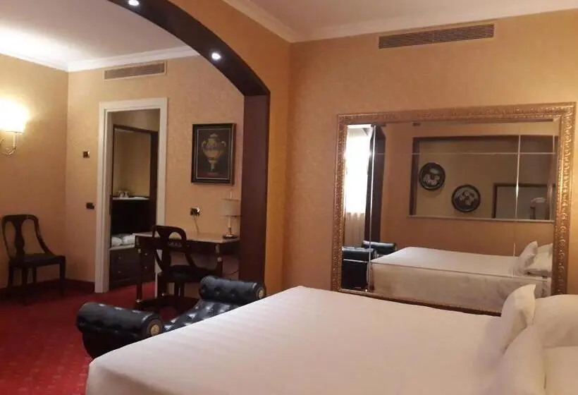 سوییت, Motel Luna