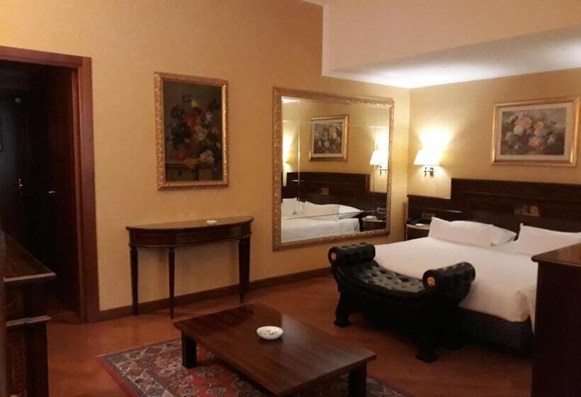 سوئیت با وان آب گرم, Motel Luna