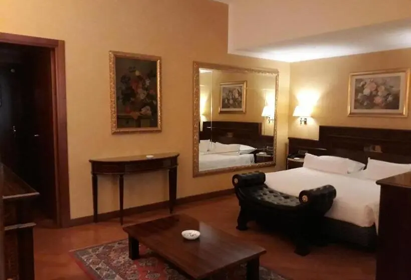 سوئیت با وان آب گرم, Motel Luna