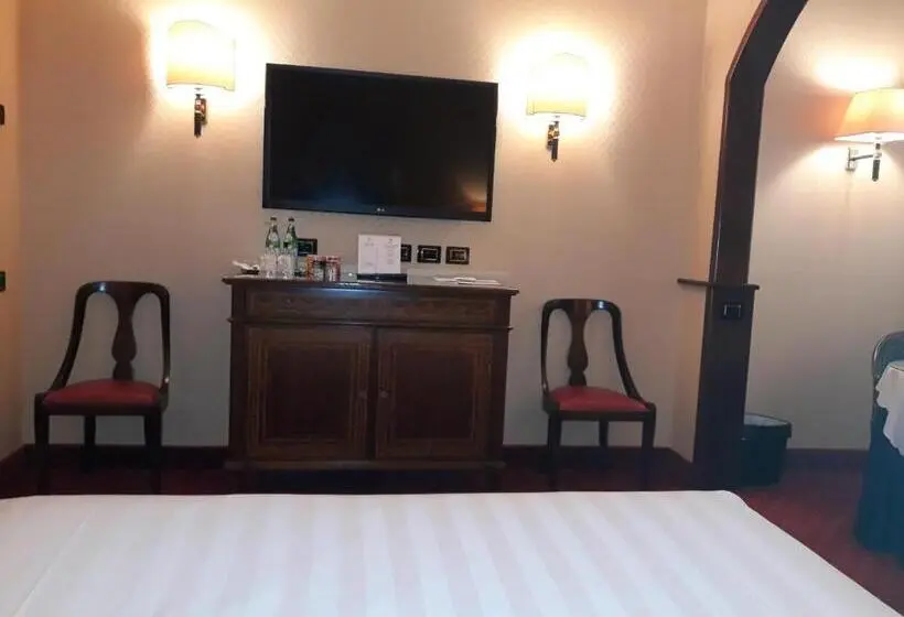 سوئیت با وان آب گرم, Motel Luna