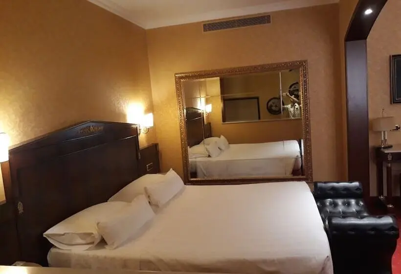 سوئیت با وان آب گرم, Motel Luna