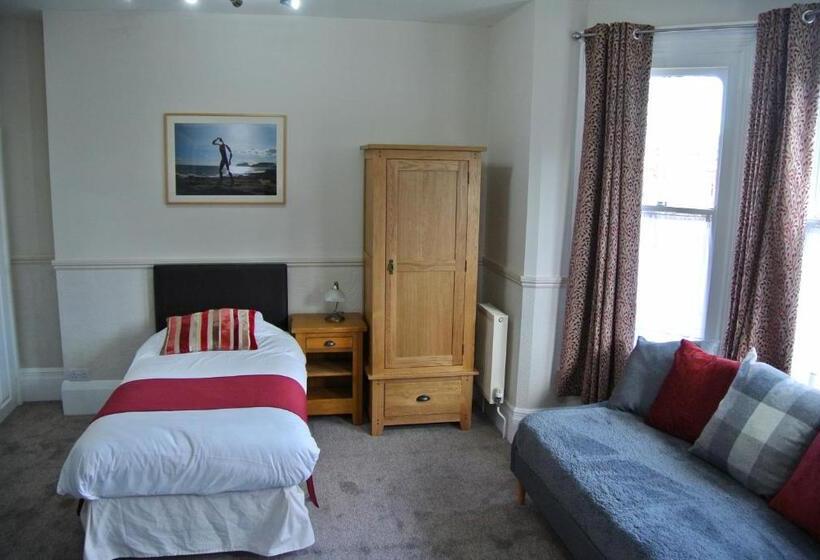 패밀리 룸, Fairlawns Guest House