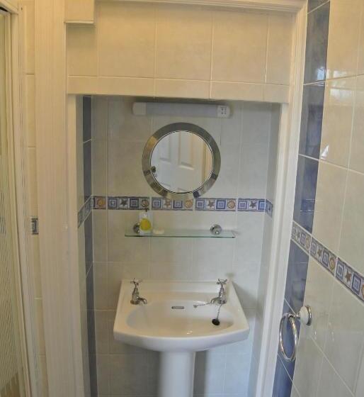 패밀리 룸, Fairlawns Guest House