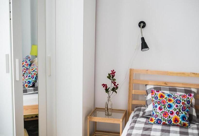 带1个卧室的带阳台的公寓, Hostel Likehome