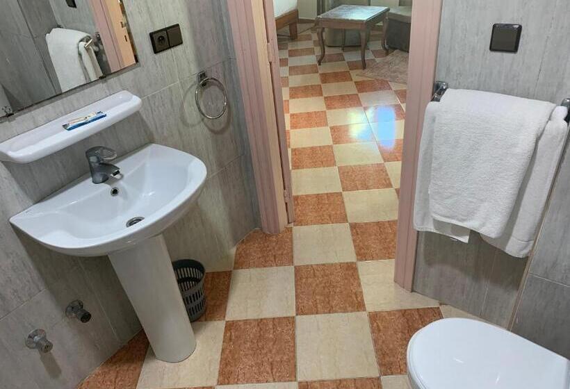 חדר סטנדרט לשלושה, Marco Polo