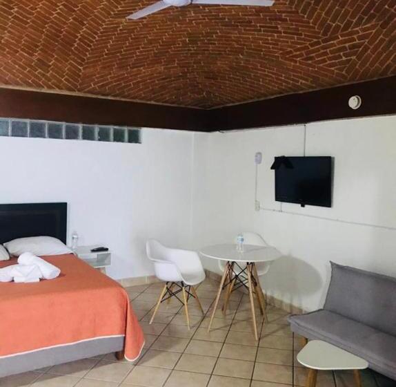 スタンダードスタジオ, Posada San Javier