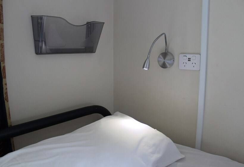 Кровать в Общей Комнате, The Flaming Kiwi Backpackers