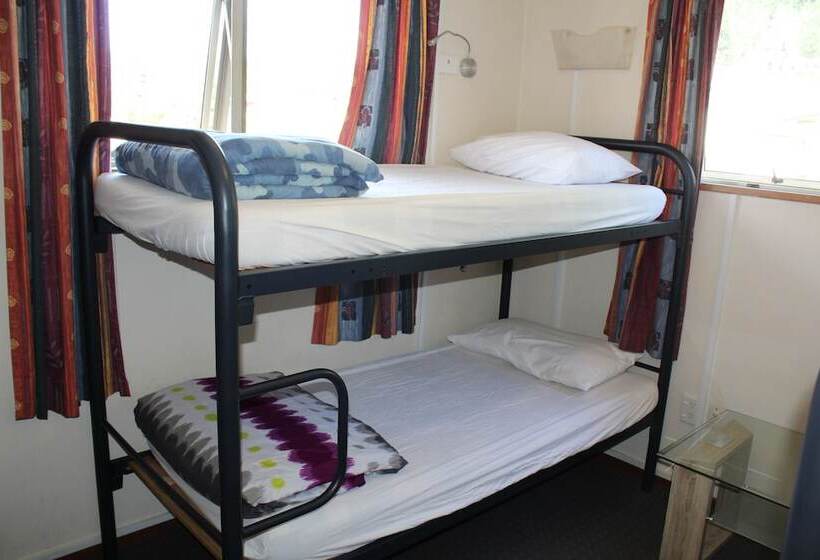 Кровать в Общей Комнате, The Flaming Kiwi Backpackers