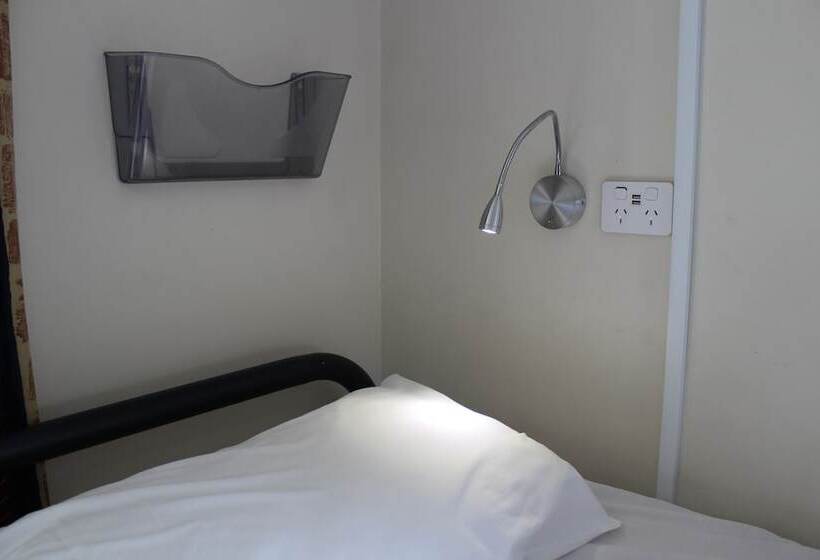 Кровать в Общей Комнате, The Flaming Kiwi Backpackers