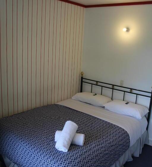 Номер Стандарт, The Flaming Kiwi Backpackers