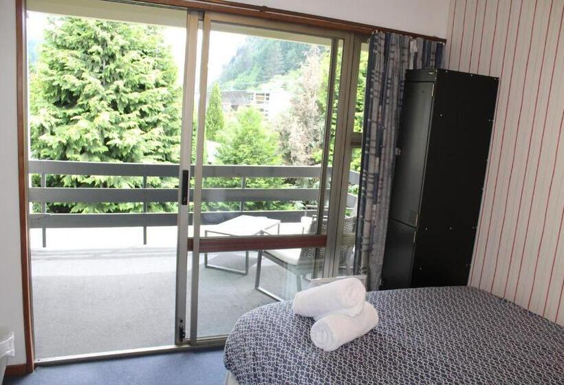 Номер Стандарт, The Flaming Kiwi Backpackers