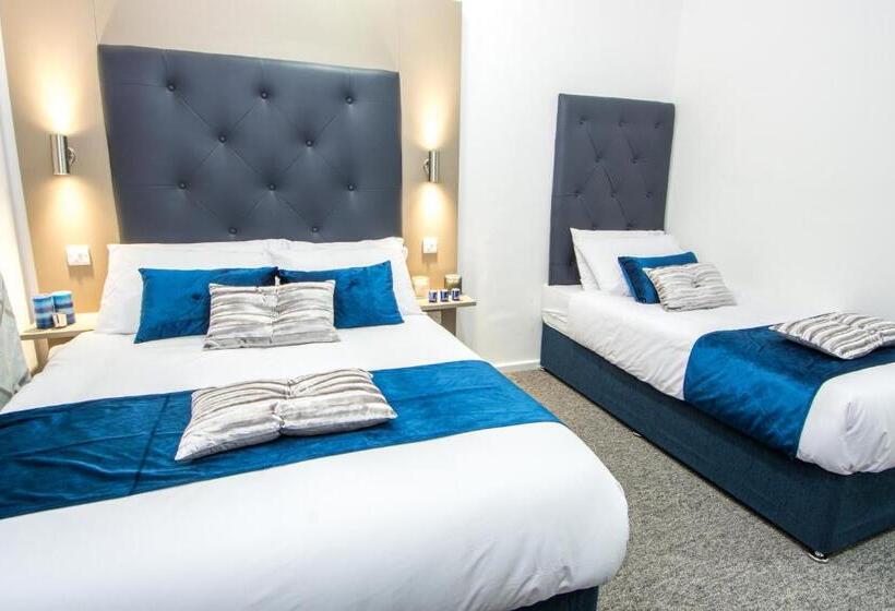 חדר משפחתי, Abbey