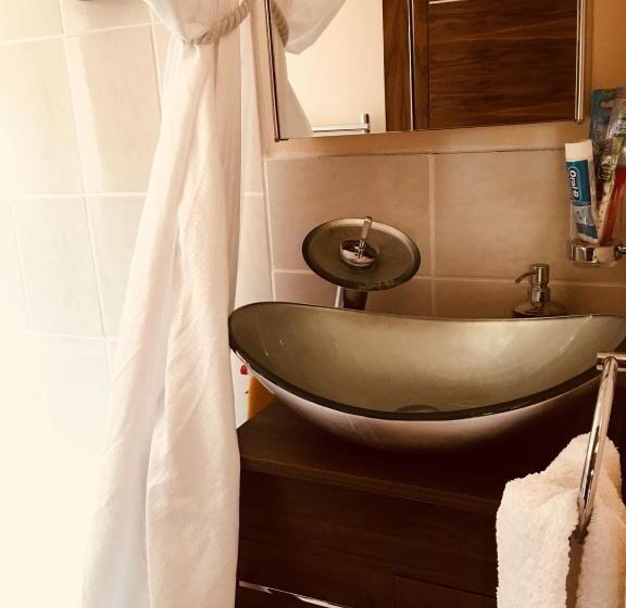 اتاق استاندارد یک تخته با سرویس بهداشتی مشترک, Bianca S House Hotel Heathrow Airport