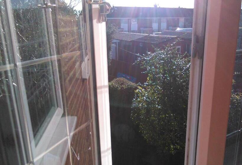 Номер Стандарт Индивидуальный Совместная Ванная, Bianca S House Hotel Heathrow Airport