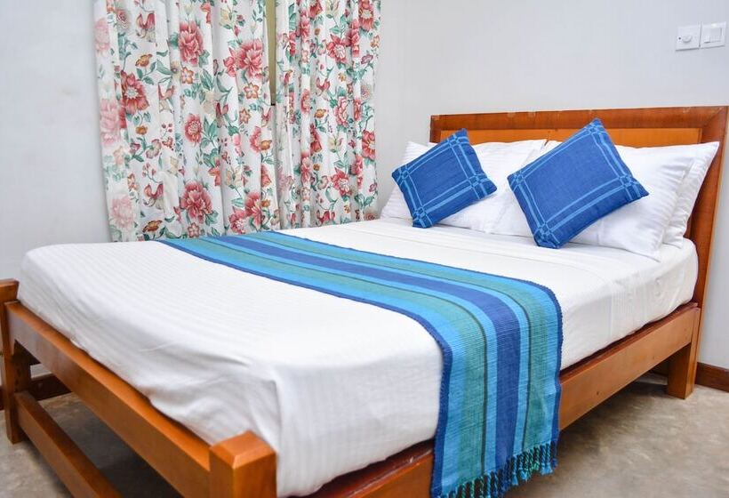 エコノミールーム, Camarin Residence