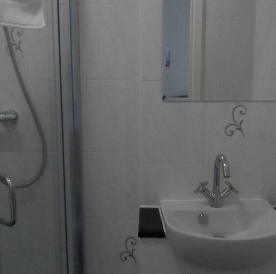 수피리어 룸, Charles House Windsor Castle