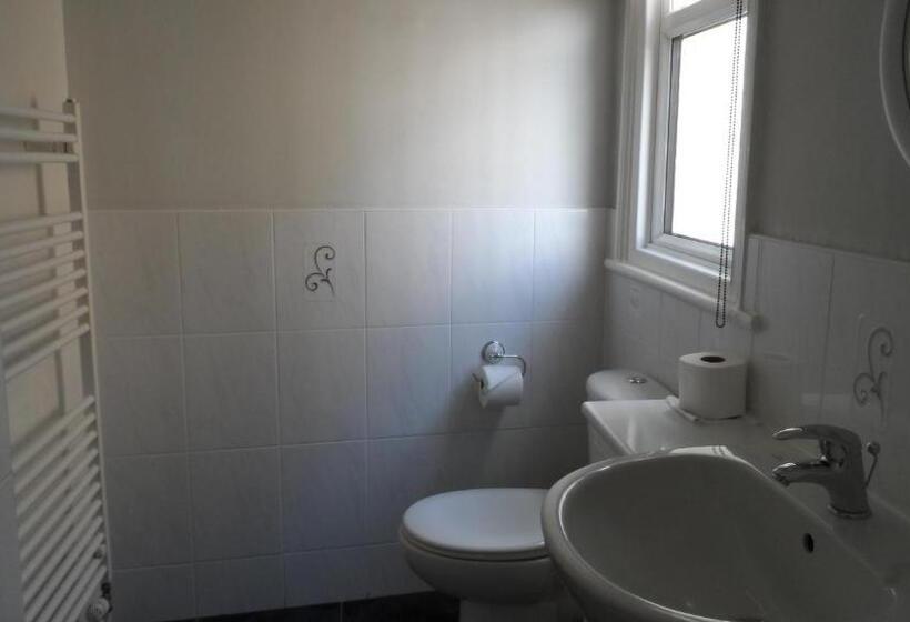 수피리어 룸, Charles House Windsor Castle