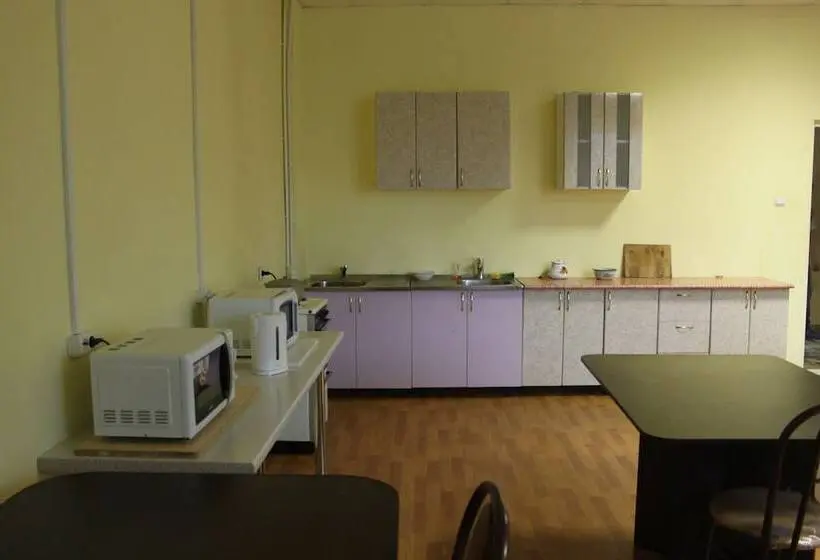 ルームシェアのワンベッド, Hostel Comfort