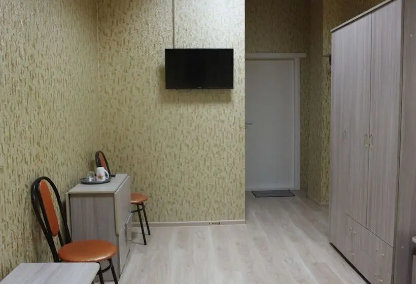 ルームシェアのワンベッド, Hostel Comfort