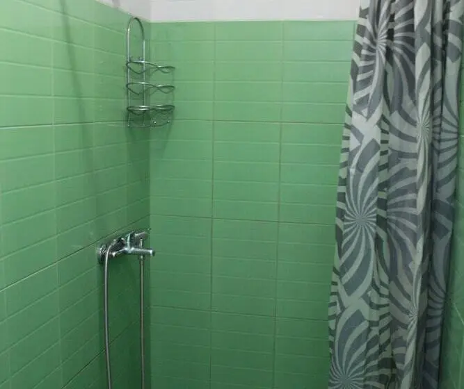 ルームシェアのワンベッド, Hostel Comfort