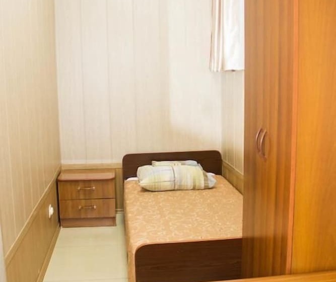带共用浴室的标准房间, Inn Mega