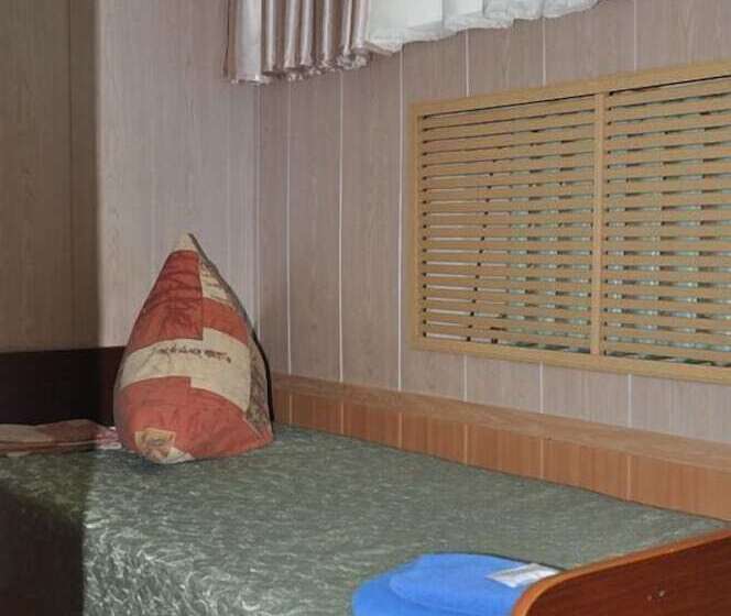 带共用浴室的标准房间, Inn Mega